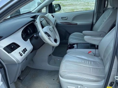 Used 2012 Toyota Sienna XLE w/ XLE Navigation Pkg AWD/4WD image 17