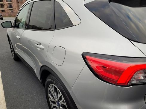 Used 2020 Ford Escape SEL image 9