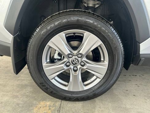 Used 2025 Toyota RAV4 XLE AWD/4WD image 18
