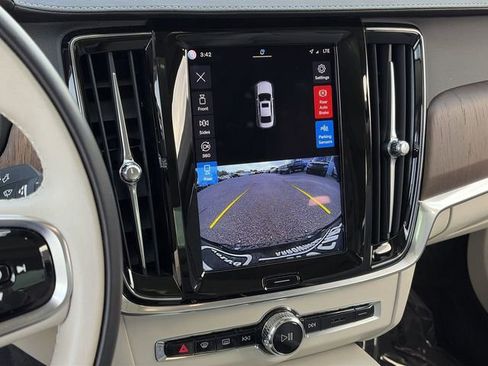 Used 2022 Volvo S90 B6 Inscription w/ Advanced Package image 30