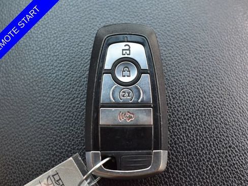 Used 2018 Ford Explorer XLT w/ XLT Technology Feature Bundle AWD/4WD image 5