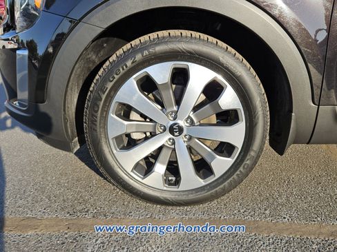 Used 2021 Kia Telluride S FWD image 9