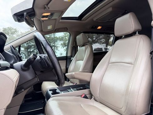 Used 2018 Honda Odyssey Elite image 5