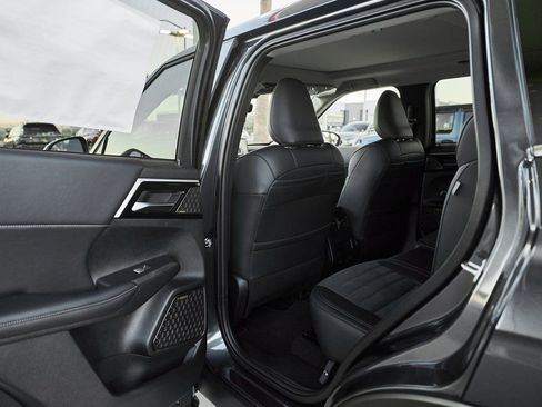 New 2026 Mitsubishi Outlander SE FWD image 17