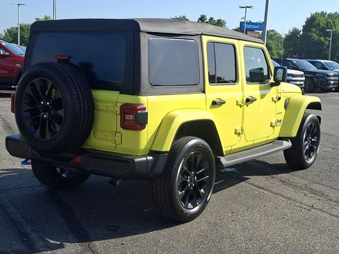 Used 2022 Jeep Wrangler 4WD Unlimited Sahara w/ Cold Weather Group image 6