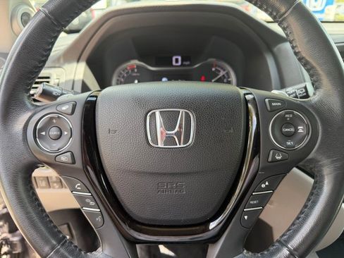 Used 2017 Honda Pilot Touring image 24