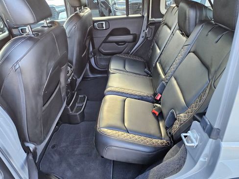 Used 2022 Jeep Wrangler Unlimited Sahara image 20