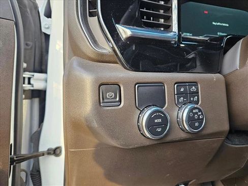 Used 2023 GMC Sierra 1500 SLT image 11