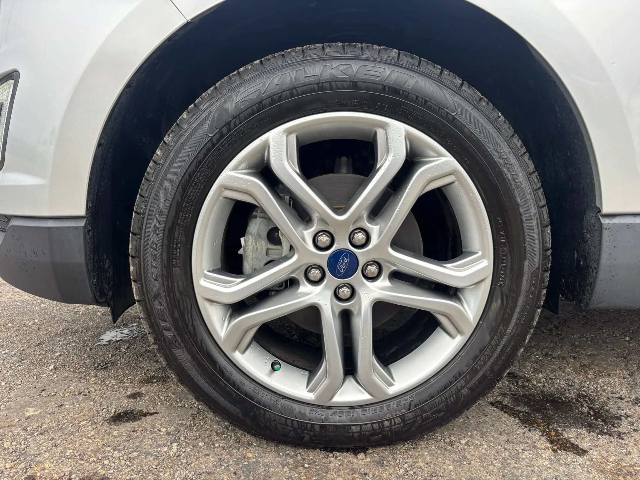 Used 2018 Ford Edge Titanium w/ Equipment Group 301A FWD image 14