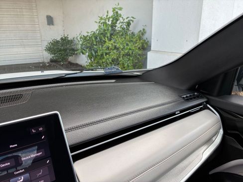 Used 2025 Jeep Compass Limited image 36