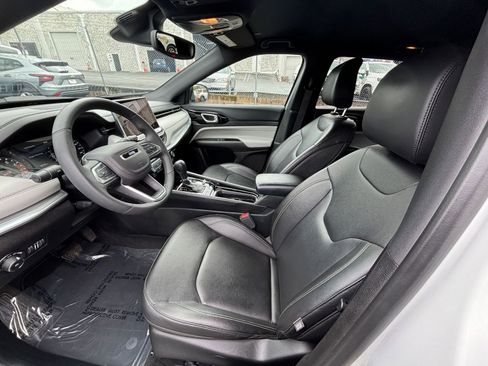 Used 2025 Jeep Compass Limited AWD/4WD image 28