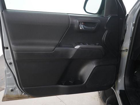 Used 2021 Toyota Tacoma TRD Sport AWD/4WD image 21