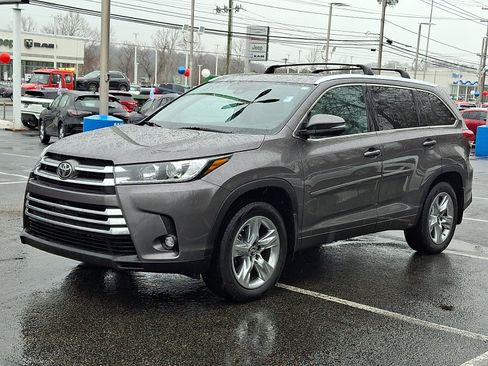 Used 2019 Toyota Highlander Limited image 2