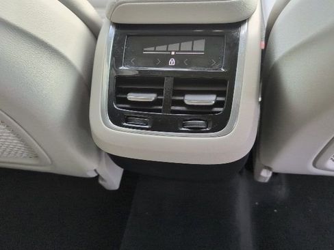 Used 2023 Volvo XC60 B5 Ultimate w/ Protection Package Premier image 17