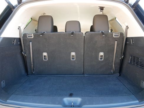 Used 2025 Nissan Pathfinder SV image 18