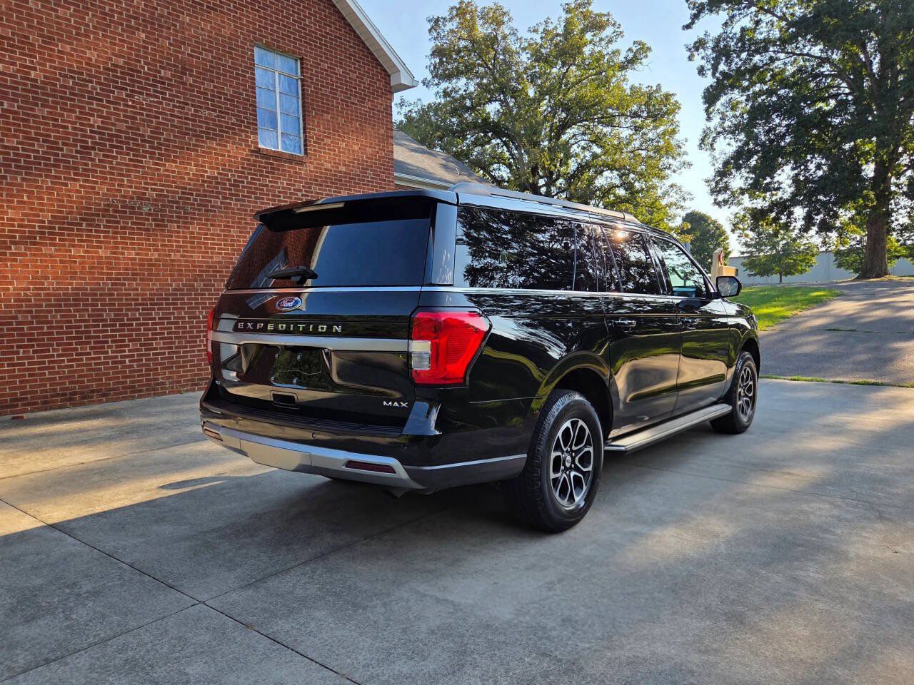 Used 2023 Ford Expedition Max XLT RWD image 5