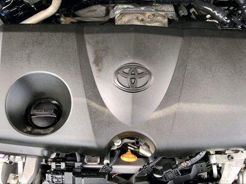 Used 2021 Toyota RAV4 XLE Premium FWD image 32