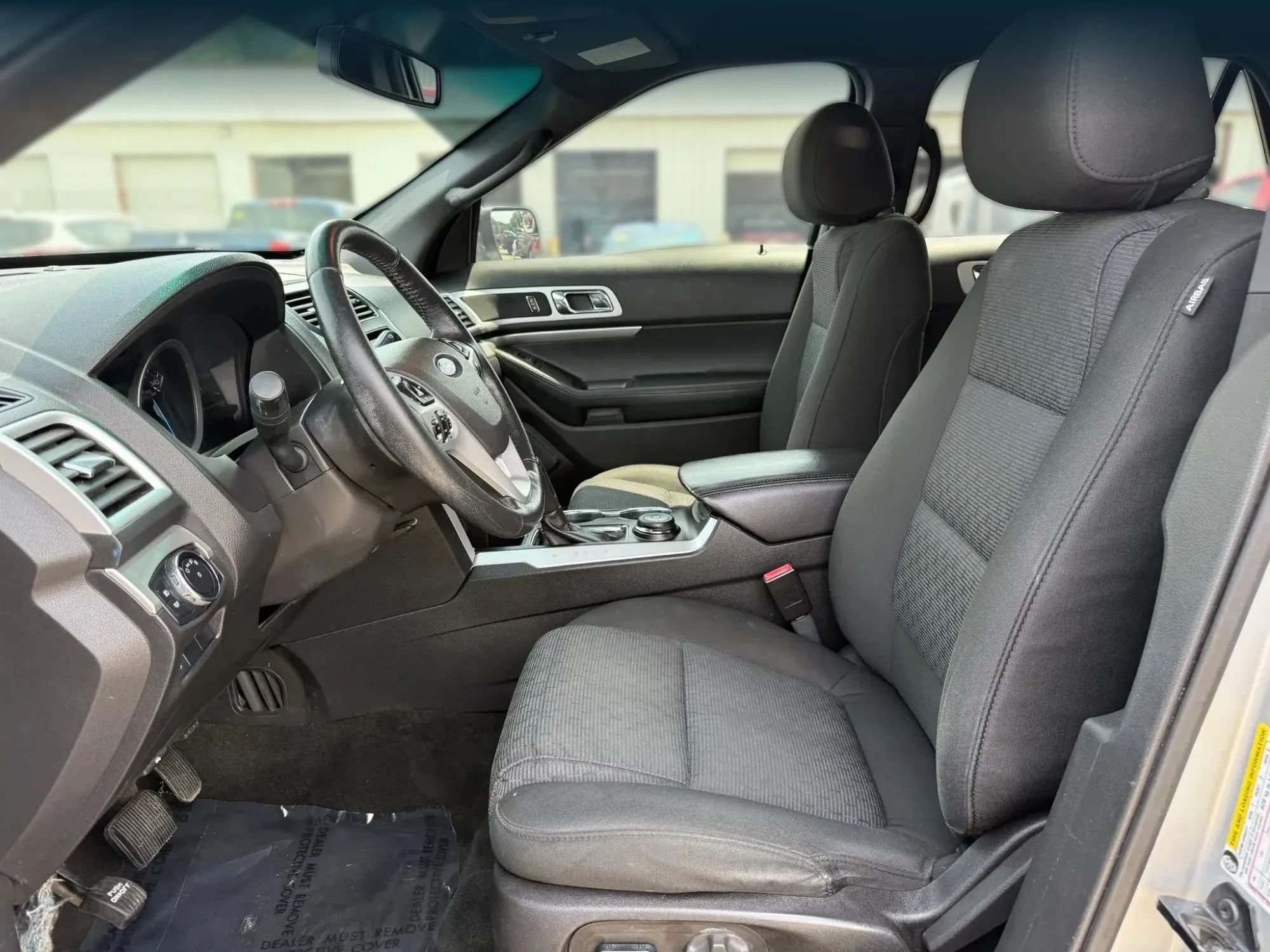 Used 2015 Ford Explorer XLT w/ Equipment Group 201A AWD/4WD image 2