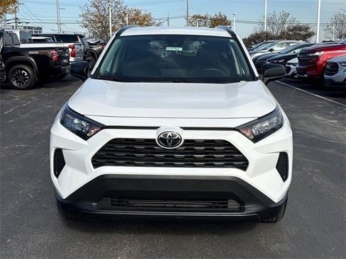 Used 2021 Toyota RAV4 LE image 9