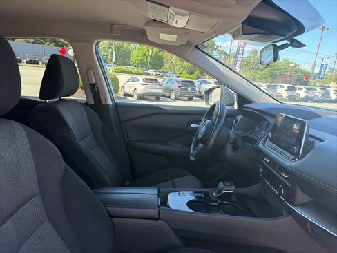 Used 2024 Nissan Rogue SV FWD image 7