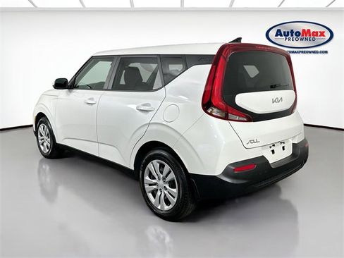 Used 2022 Kia Soul LX image 5