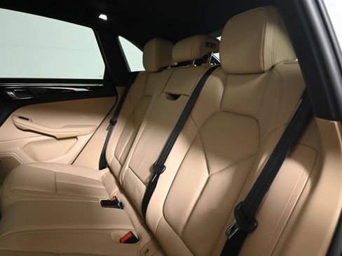 Used 2026 Porsche Macan AWD/4WD image 38