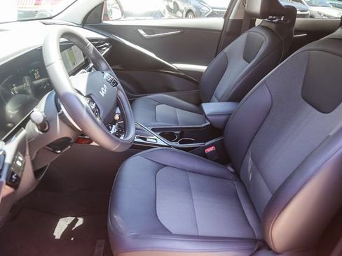 Certified 2025 Kia Niro EX FWD image 18