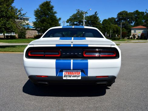 Used 2018 Dodge Challenger SXT image 16
