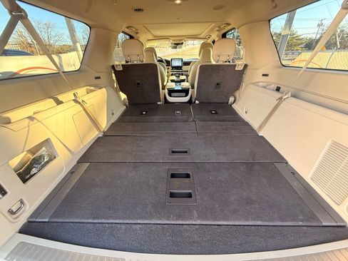 Used 2018 Lincoln Navigator L Reserve w/ Technology Package image 21