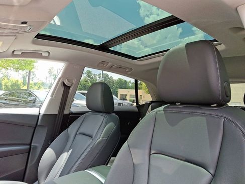 Used 2022 Audi Q8 Premium image 15