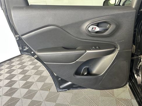 Used 2019 Jeep Cherokee High Altitude image 27