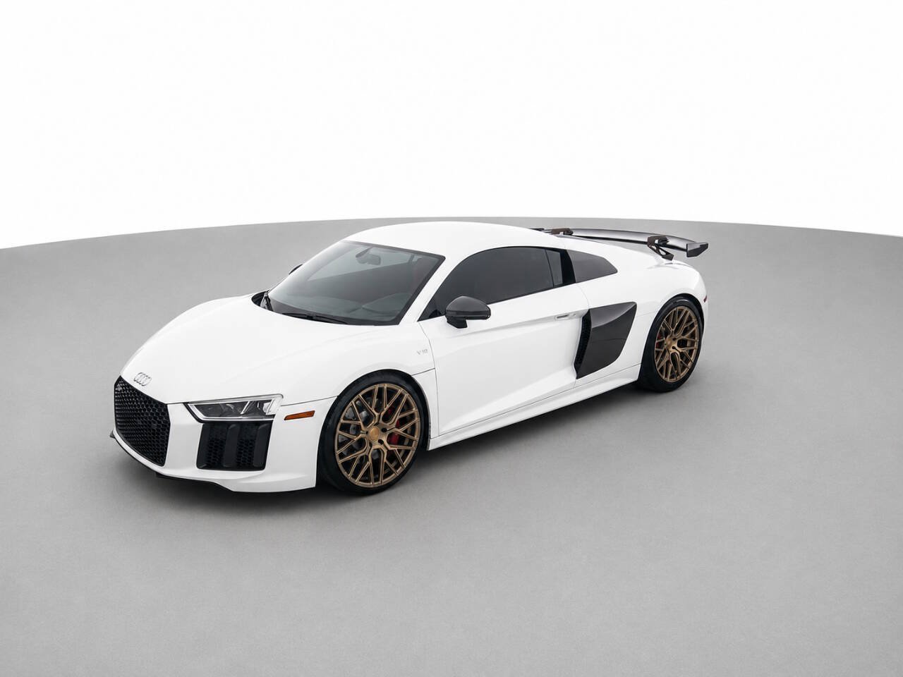 Used 2018 Audi R8 V10 w/ Premium Package RWD image 9