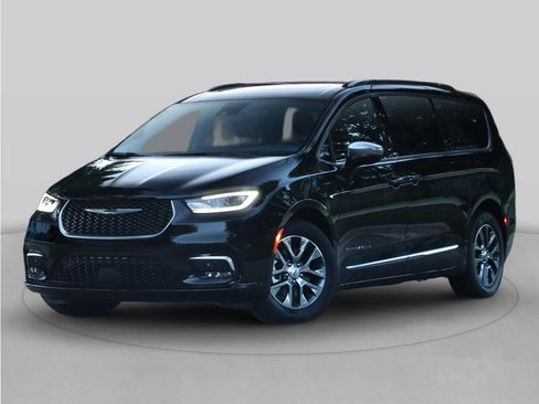Used 2025 Chrysler Pacifica Select FWD image 1