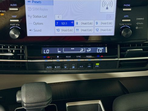 Certified 2023 Toyota Sienna LE AWD/4WD image 16