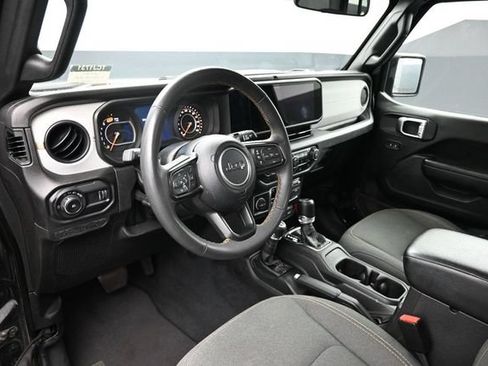 Used 2024 Jeep Wrangler Unlimited Sport AWD/4WD image 12