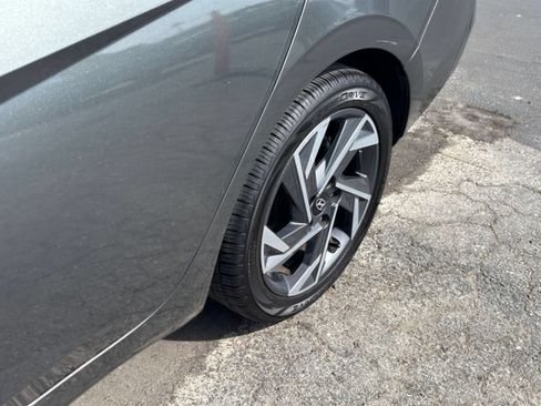 Used 2025 Hyundai Elantra Limited FWD image 32