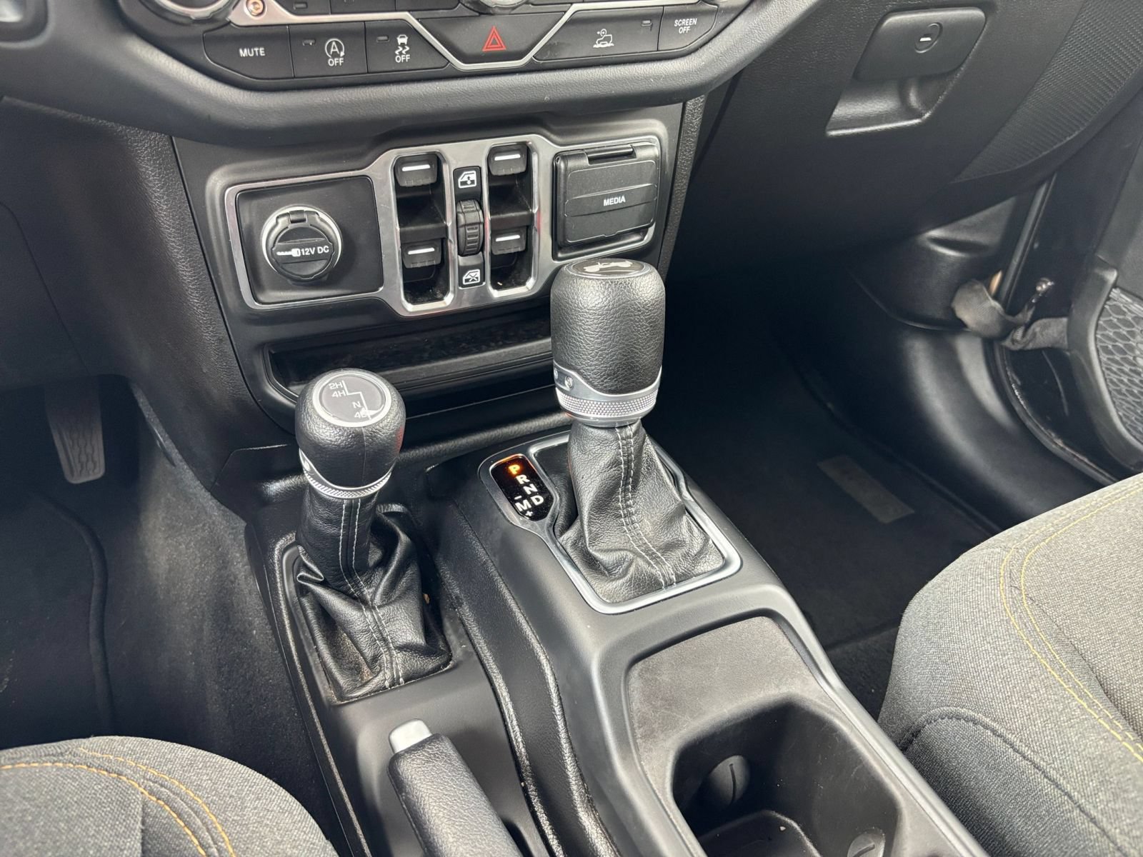 Used 2025 Jeep Wrangler Unlimited Sahara AWD/4WD image 40