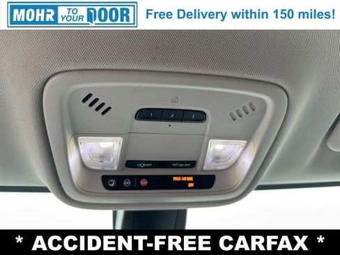 Used 2018 Chevrolet Traverse LT image 19