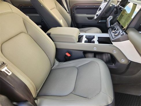 New 2026 Land Rover Defender 110 X-Dynamic SE image 10