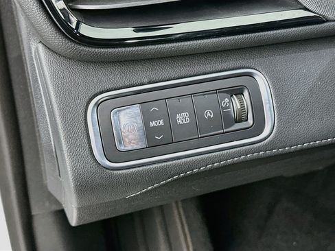 Used 2025 Buick Enclave Preferred FWD image 17
