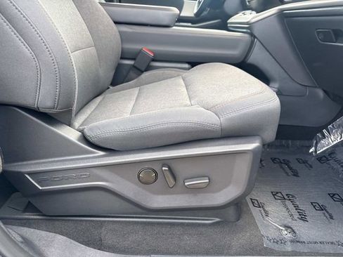 Used 2025 Ford Expedition Active RWD image 17