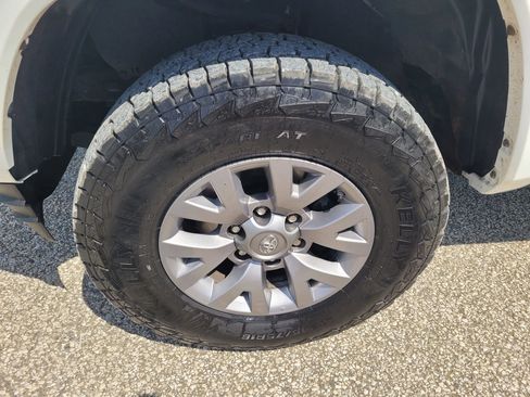 Used 2019 Toyota Tacoma SR5 image 8