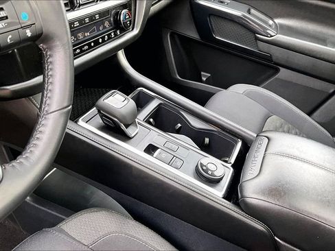 Used 2024 Nissan Pathfinder SV w/ SV Premium Package image 19