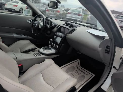 Used 2007 Nissan 350Z Touring RWD image 18