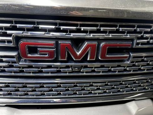 Used 2022 GMC Sierra 2500 Denali w/ Denali Ultimate Package image 9