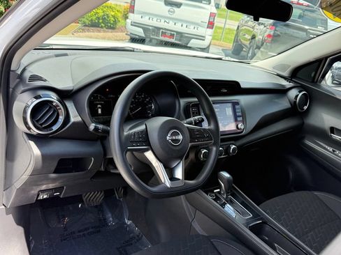 Used 2024 Nissan Kicks SV FWD image 3