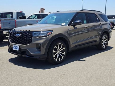 New 2026 Ford Explorer ST-Line RWD image 3