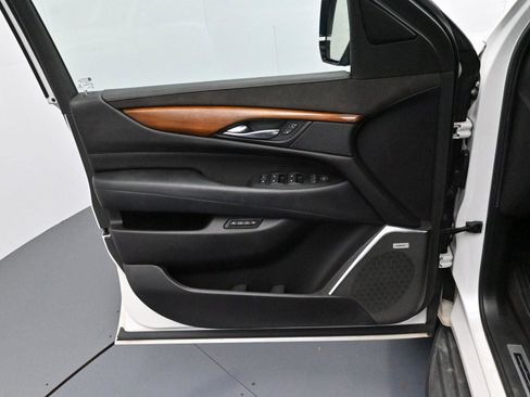 Used 2017 Cadillac Escalade ESV Luxury image 12