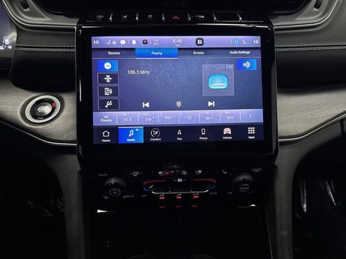 Used 2024 Jeep Grand Cherokee Limited w/ Luxury Tech Group II image 9