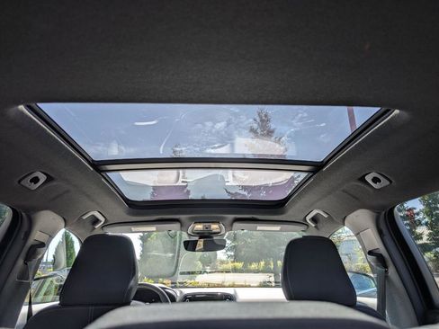 Used 2025 Volvo XC40 B5 Core image 14